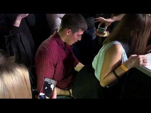❤️ Ubulili bangempela ku-nightclub yaseRussia. Intombazane yaseRussia eneminyaka engu-18 ubudala ingene endunu nasesithweni sangasese e-nightclub ️ kithi zu.serviporno.ru ❌️❤